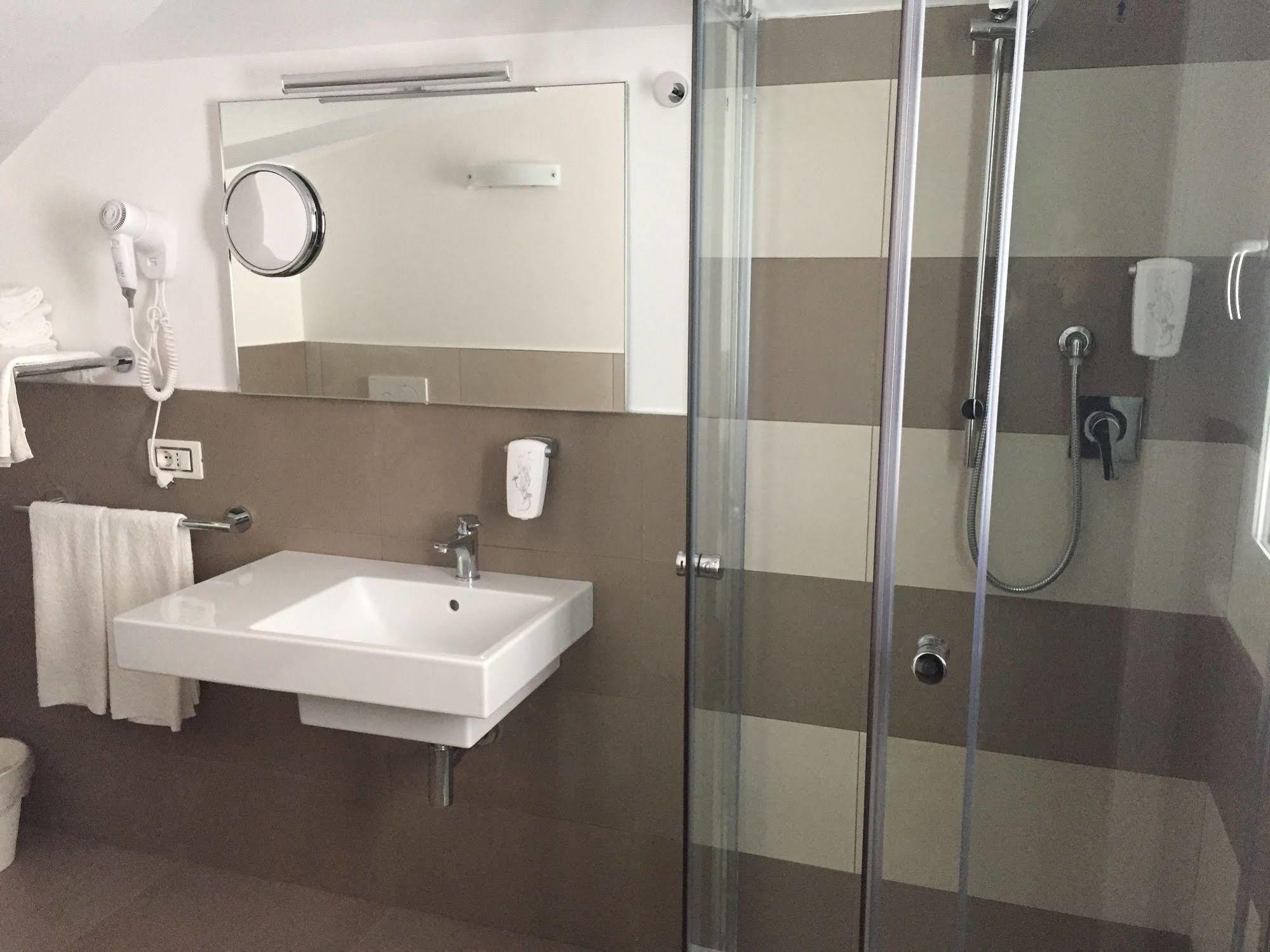 ואסטו Hotel Caravel מראה חיצוני תמונה
